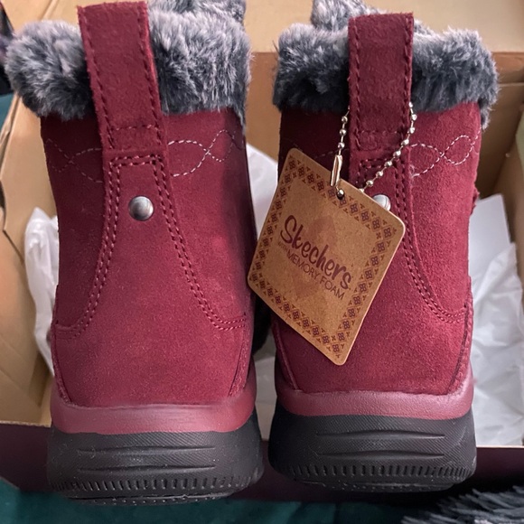 Skechers size 8.5 Burgundy easy going fall essential Suede zip up ankle boot - Picture 12 of 12